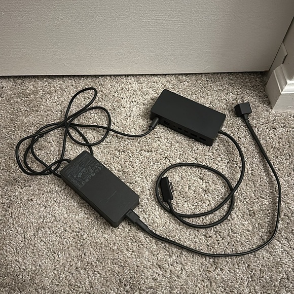 Microsoft Surface Dock Model 1661 - Picture 7 of 7